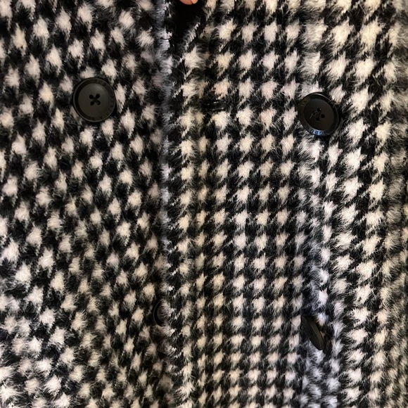 Brand new never worn BCBGMaxazria coat in size large. Black and white pattern - Picture 5 of 5